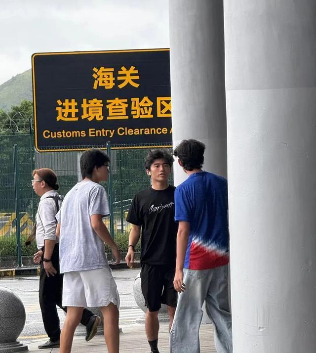 五分, 给儿子拍照, 乐圈顶流也 五分, 给儿子拍照, 乐圈顶流也